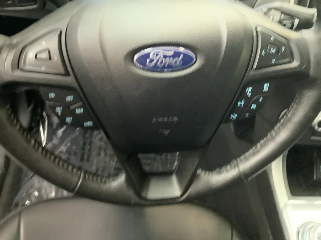 Used 2022 Oxford White Ford SEL image 14