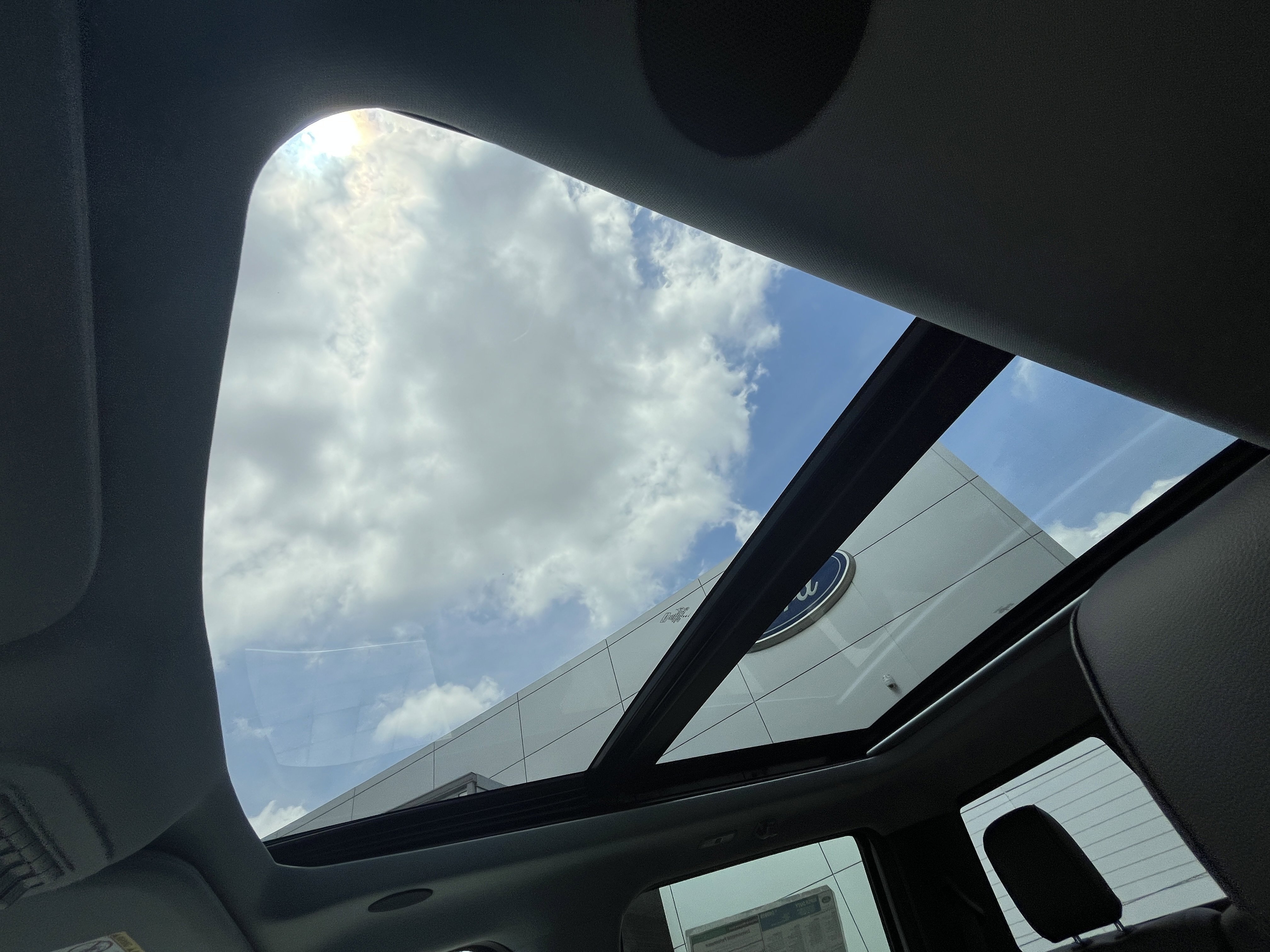 New 2026 Star White Metallic Tri-Coat Ford F-350® Lariat® image 31