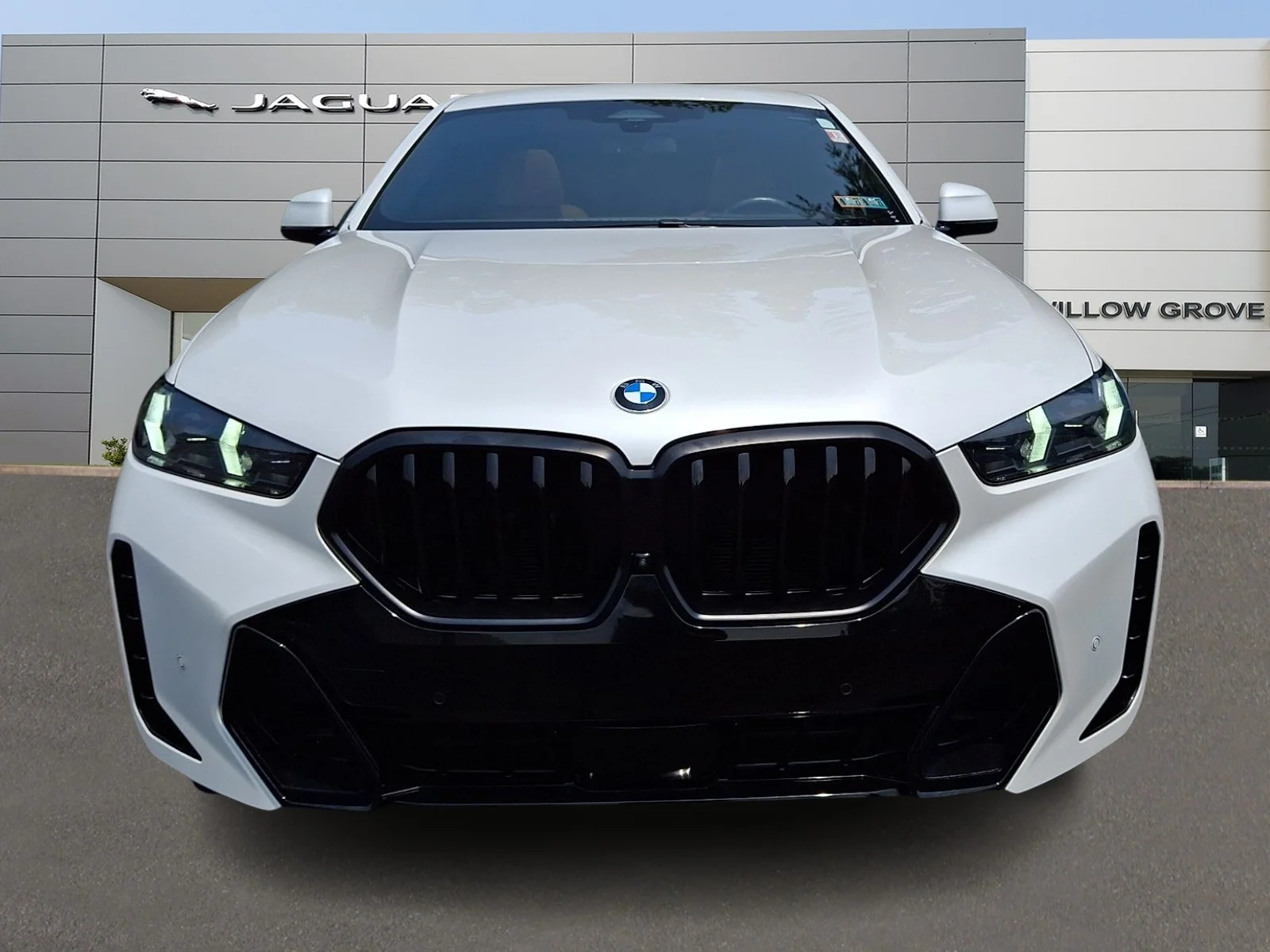 Used 2024 Mineral White Metallic - A96 BMW xDrive40i image 8
