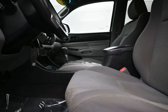 Used 2015 White Toyota Base image 20