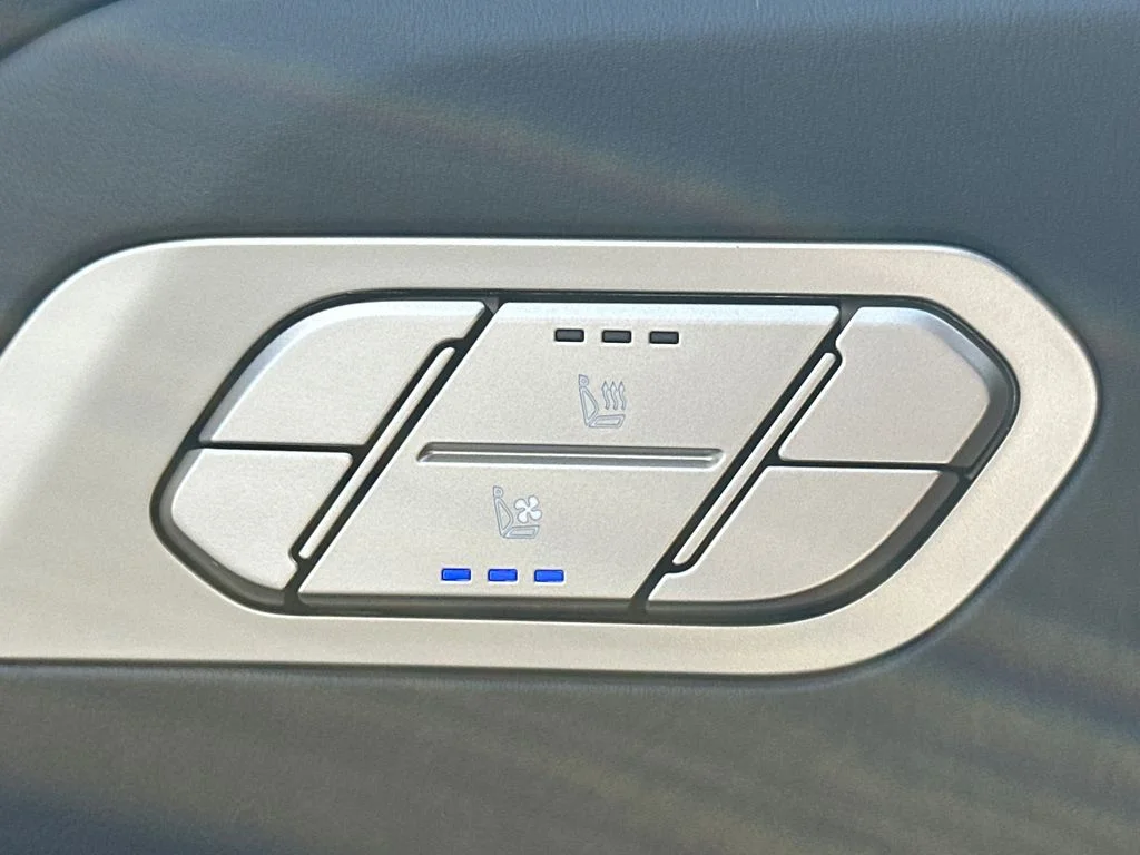 New 2027 White Kia EX image 32
