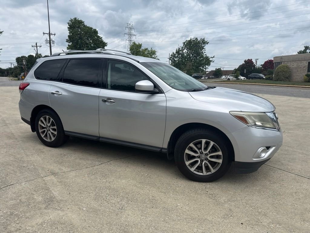 Used 2013 Silver Nissan SV image 4