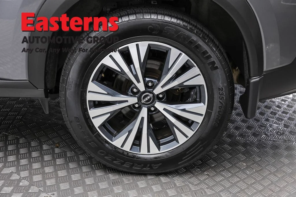 Used 2023 Gray Nissan SV image 8