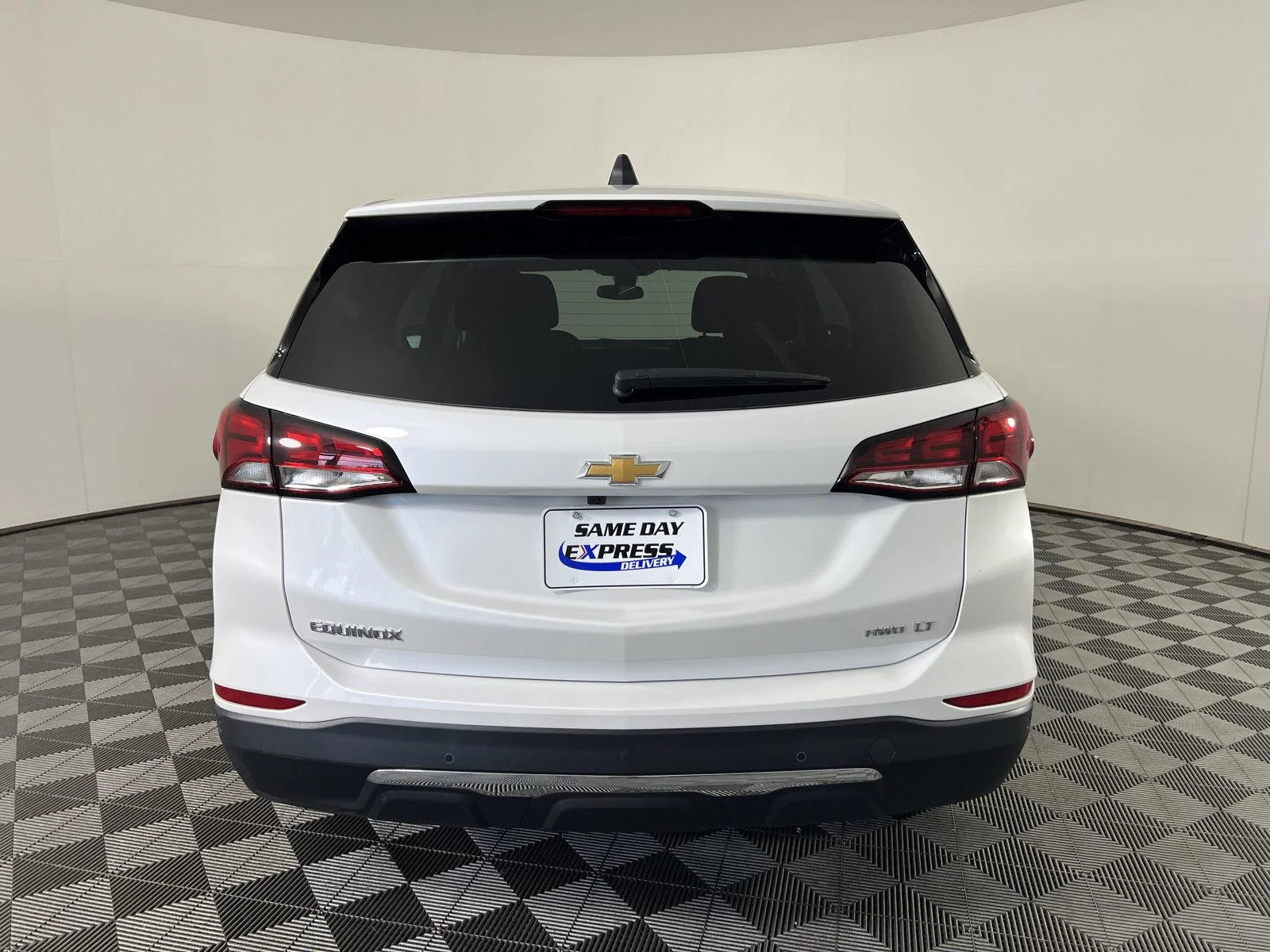 Used 2024 Iridescent Pearl Tricoat Chevrolet LT image 24