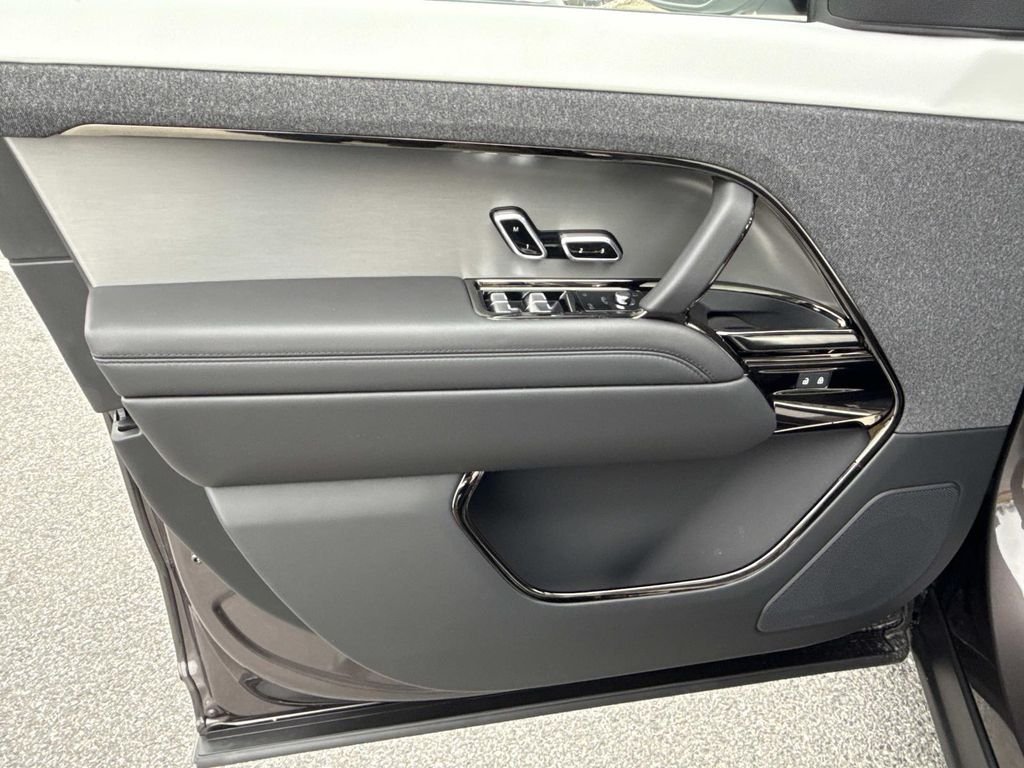 New 2026 Charente Grey Land Rover Dynamic SE image 19