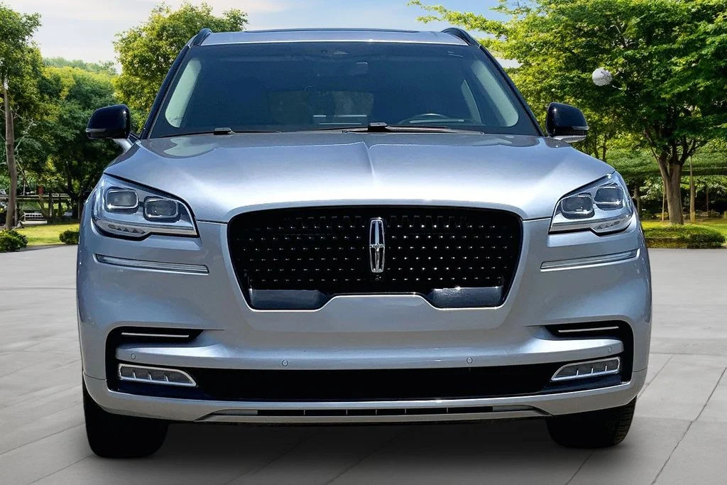 Used 2022 Silver Lincoln Reserve image 2