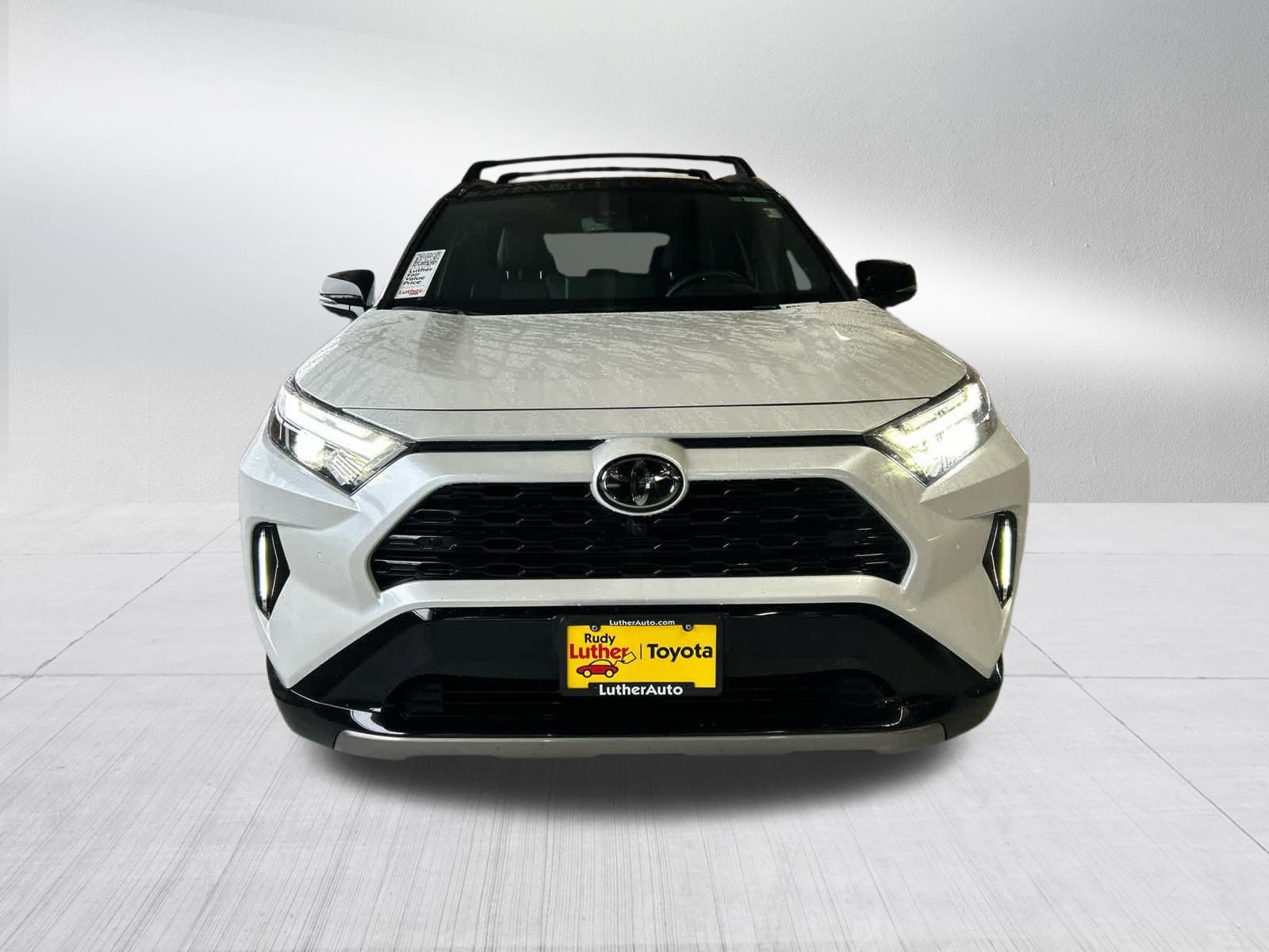 Certified Used 2025 Wind Chill Pearl/Midnight Black Metallic Toyota Hybrid XSE image 2