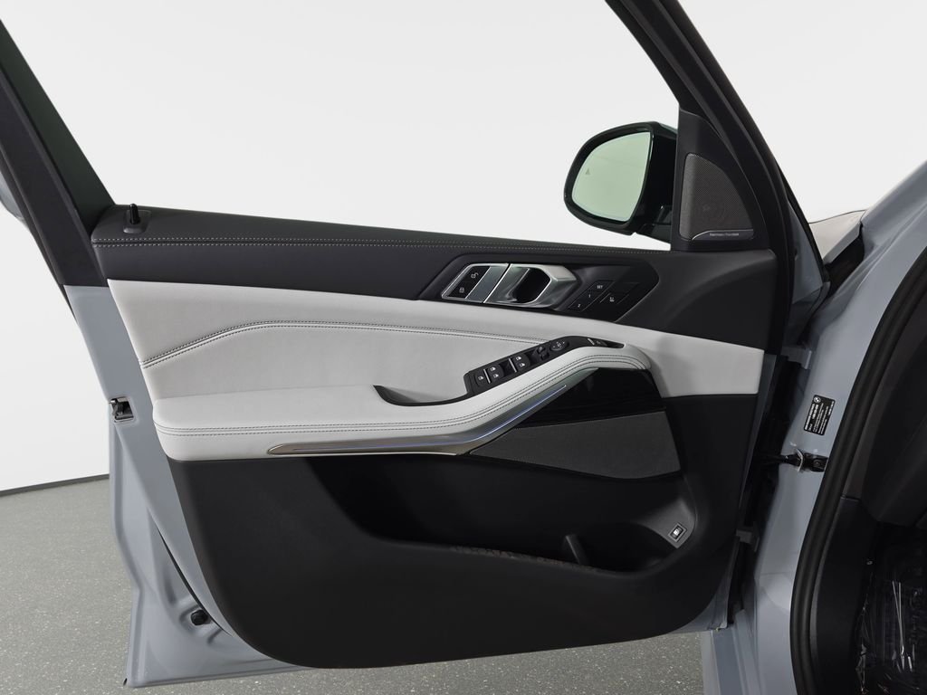 New 2026 Brooklyn Grey Metallic BMW xDrive50e image 27
