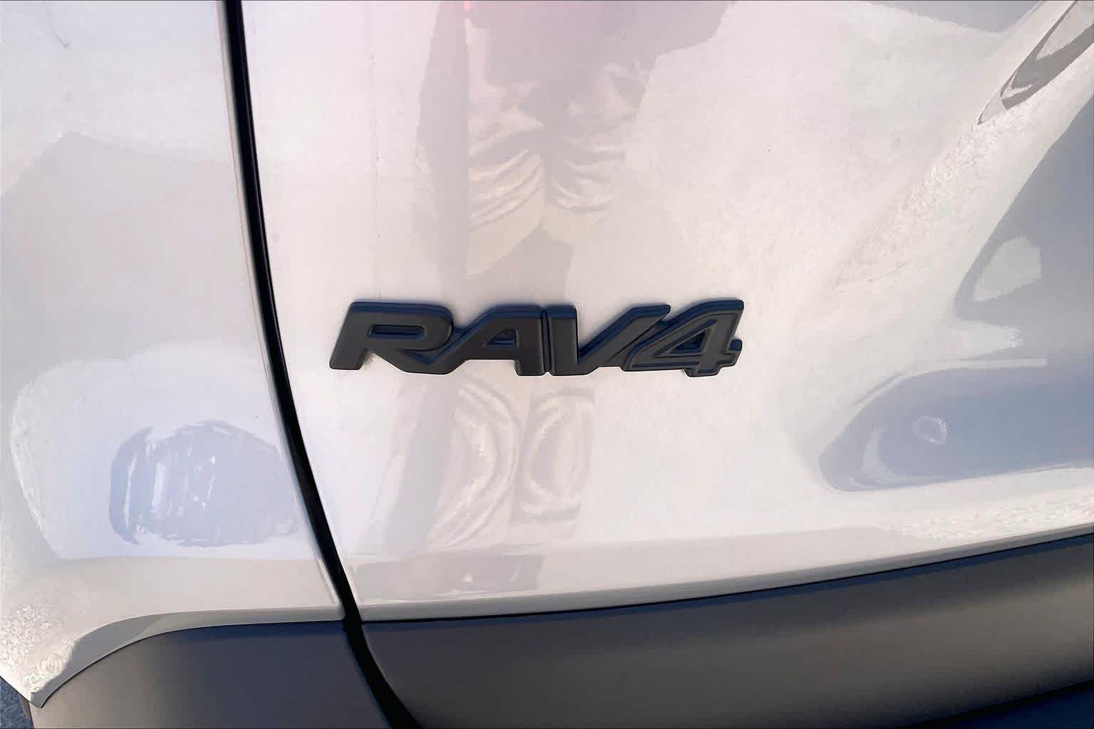 Used 2024 Silver Sky Metallic Toyota XLE image 31