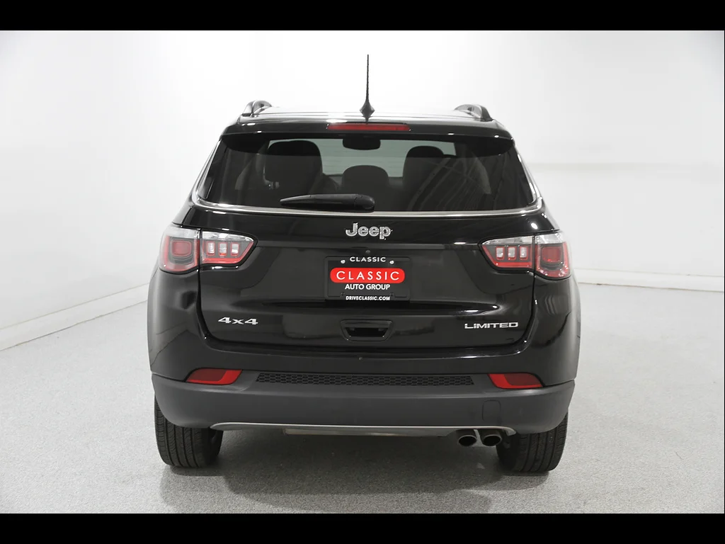Used 2020 Diamond Black Crystal Pearl Coat Jeep Limited image 23