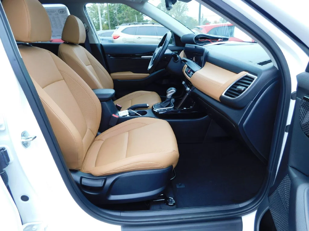 Used 2024 White Kia EX image 18