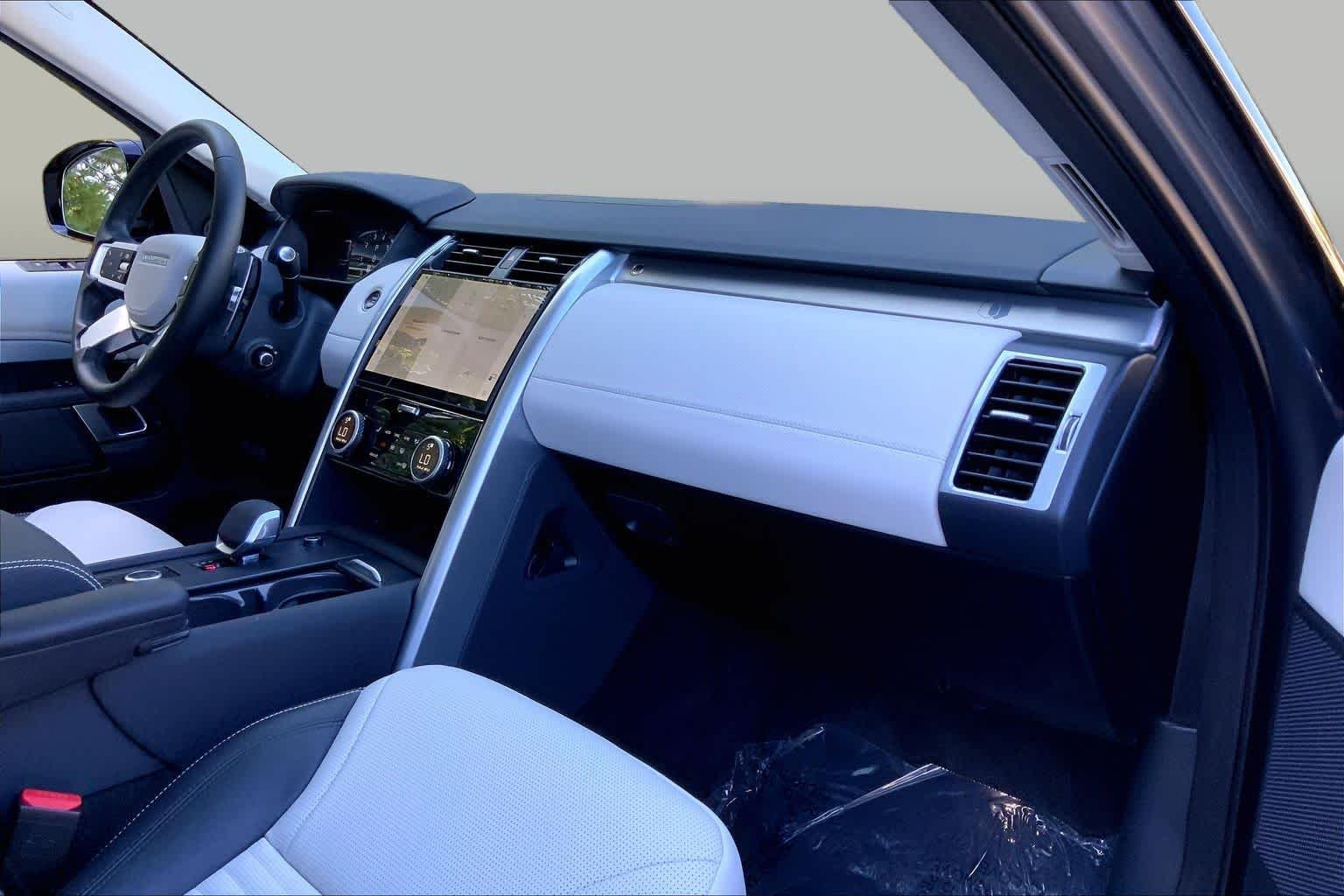 Used 2026 Eiger Grey Metallic Land Rover Gemini Edition image 17