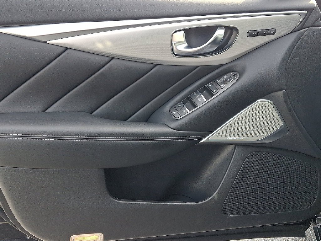 Used 2023 Black INFINITI LUXE image 13