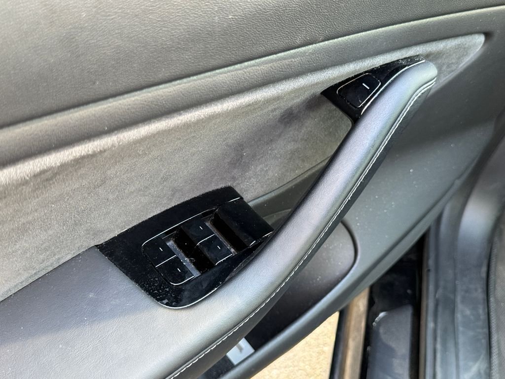 Used 2019 Black Tesla Standard Range Plus image 8