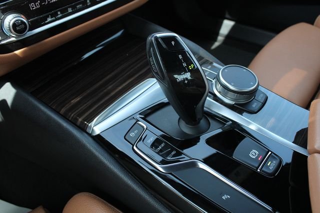 Used 2020 White BMW 530i xDrive image 18