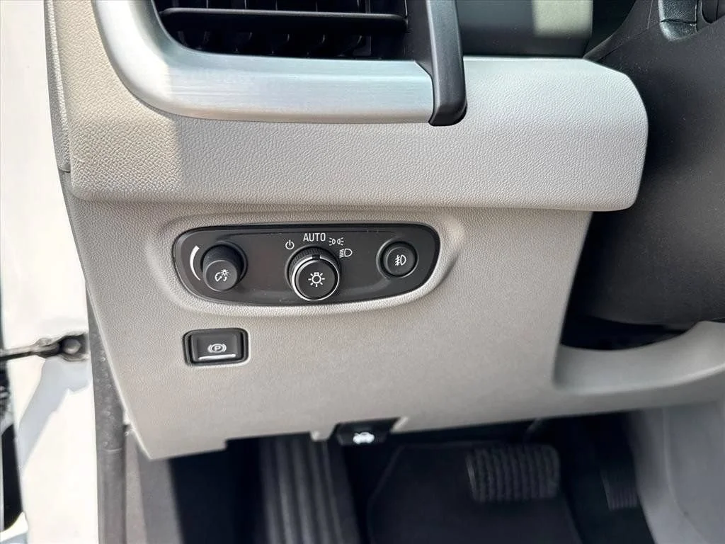 Used 2023 Summit White GMC SLT image 20