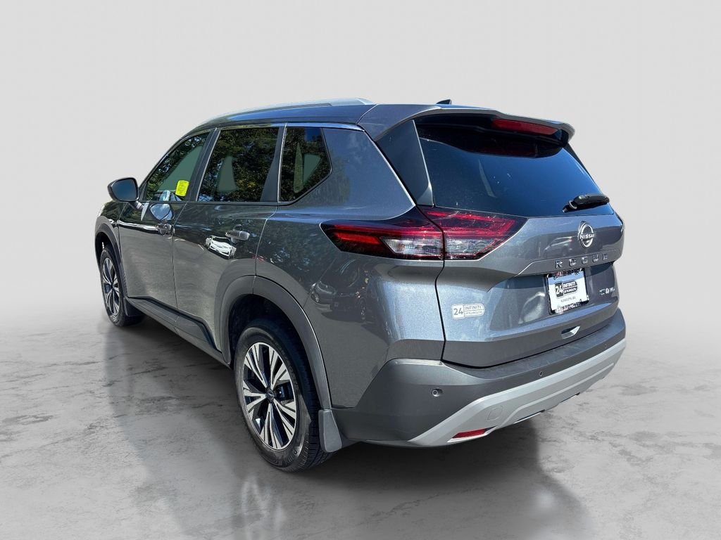 Used 2023 Gray Nissan SV image 3