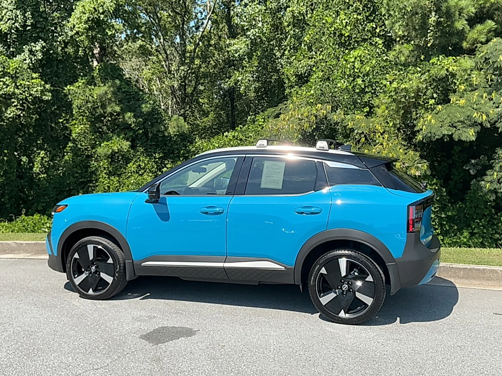 Used 2026 Arctic Ice Blue Metallic/Super Black Nissan SR image 3