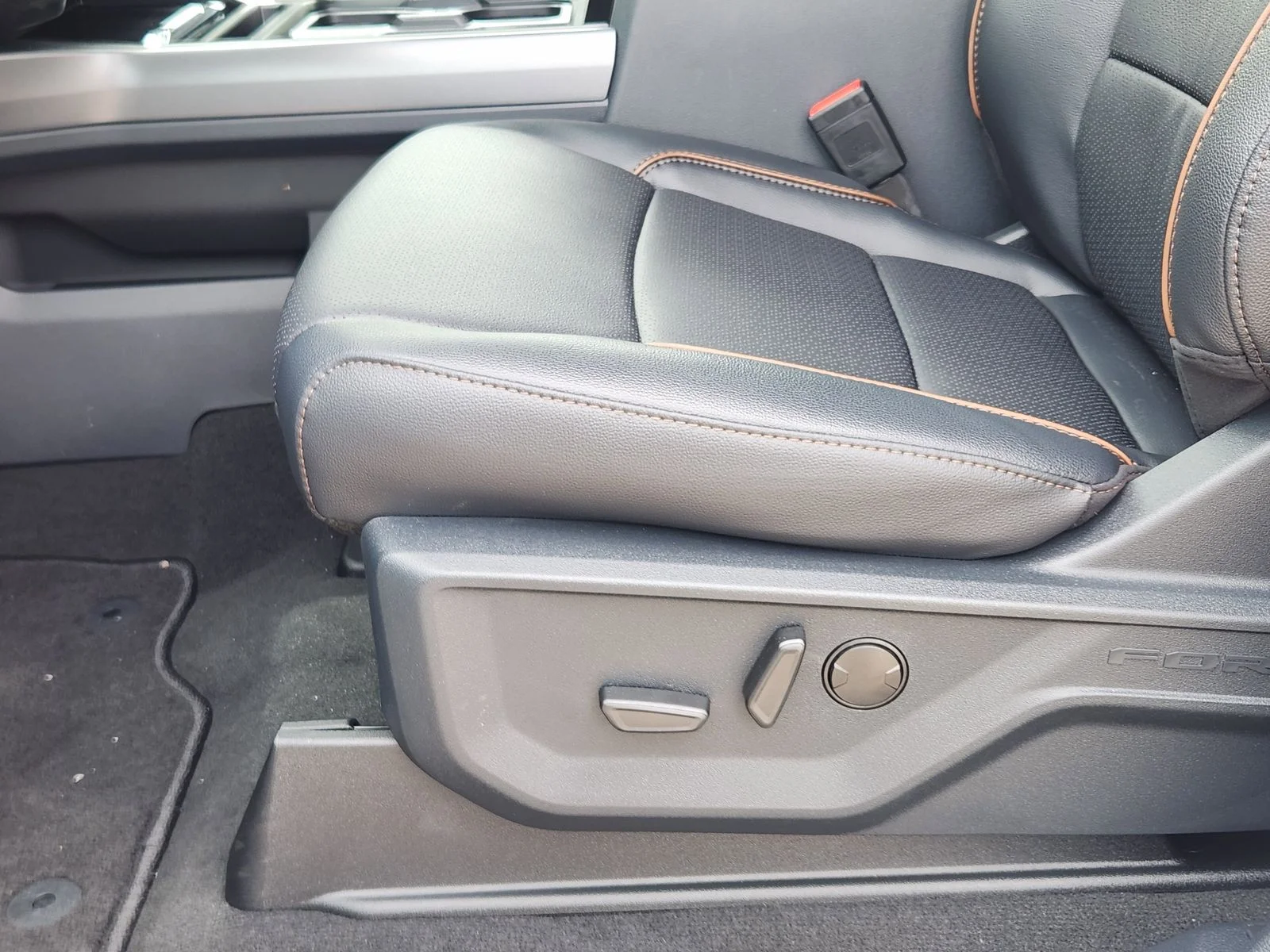 New 2026 Star White Metallic Tri-Coat Ford F-250® Lariat® image 18