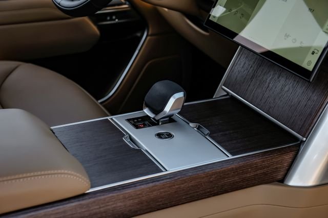 New 2026 Belgravia Green Land Rover SE image 31