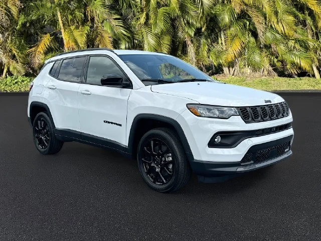 New 2026 Bright White Clear-Coat Exterior Paint Jeep Latitude image 2