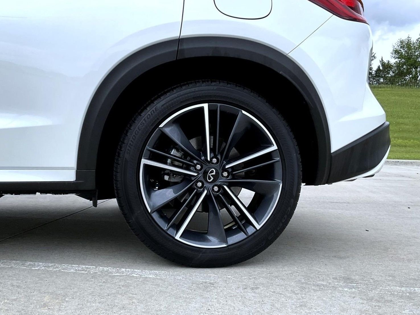 Used 2025 White INFINITI SPORT image 23
