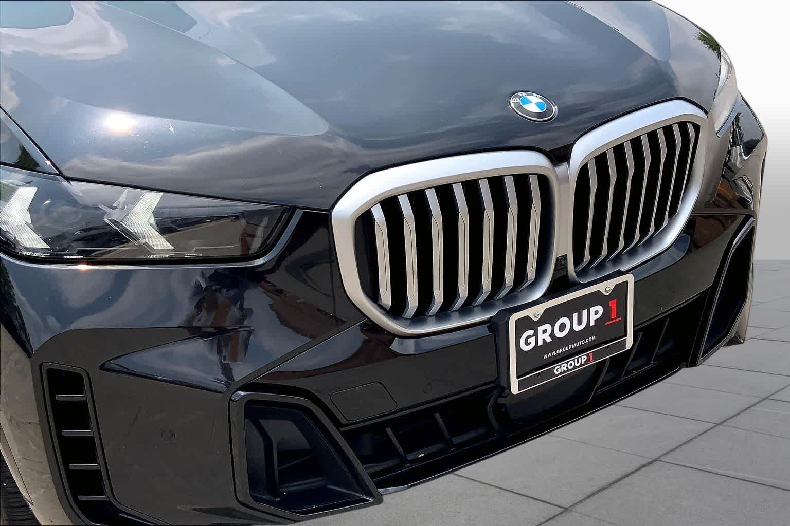 Used 2024 Black Sapphire Metallic BMW sDrive40i image 30