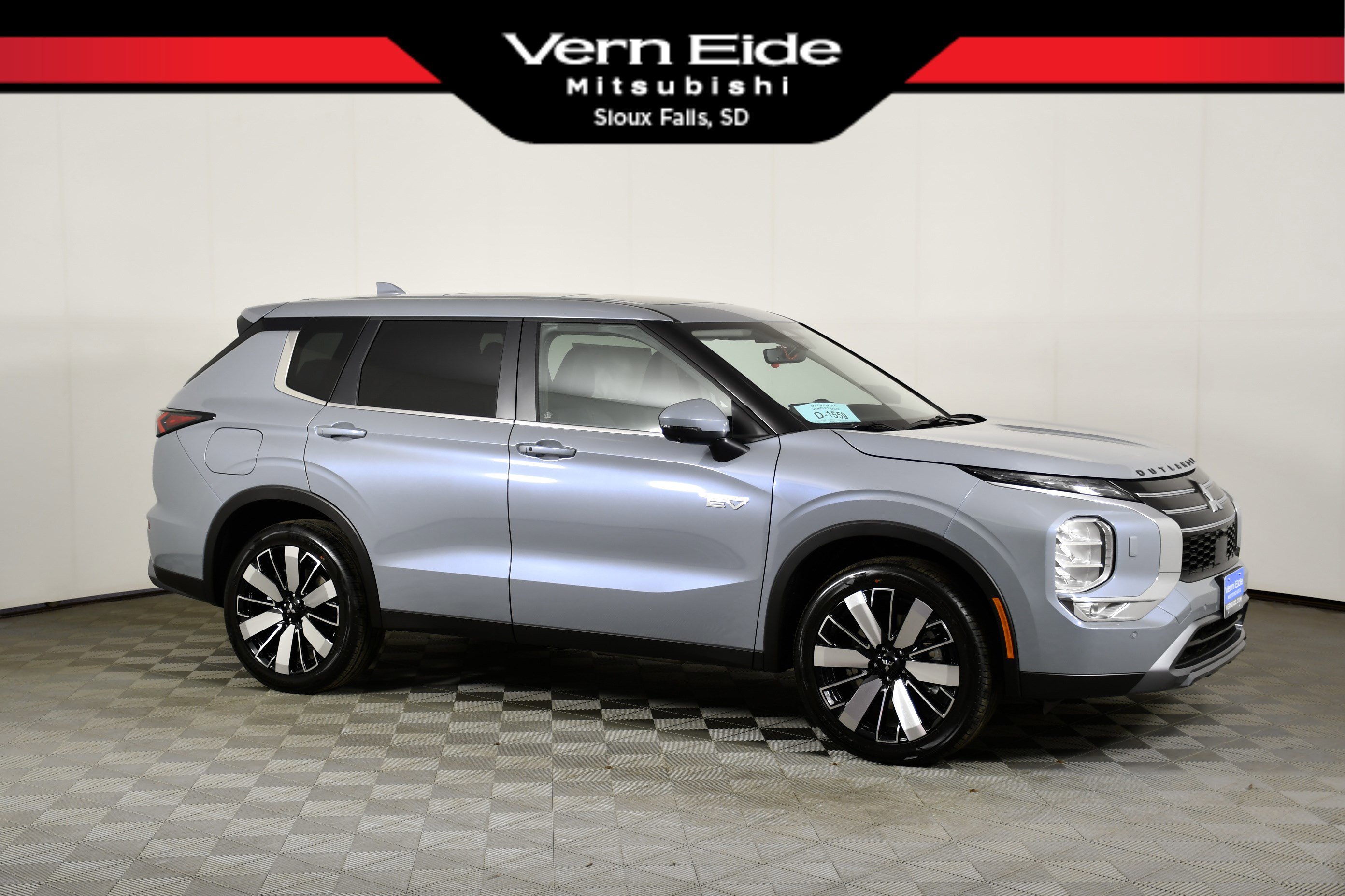 2026 Mitsubishi Outlander Plug-in Hybrid SE S-AWC's photo