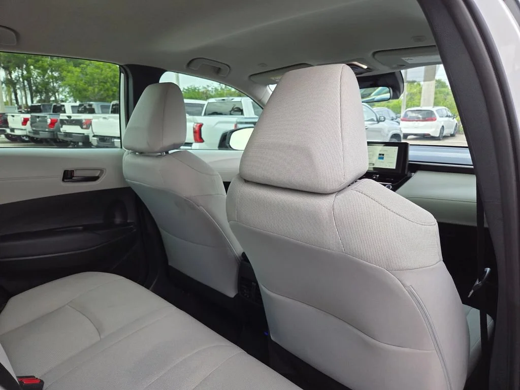 Used 2025 Pearl Toyota L image 17