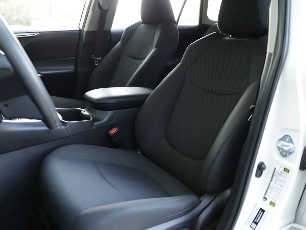 Used 2025 Ice Cap Toyota LE image 18