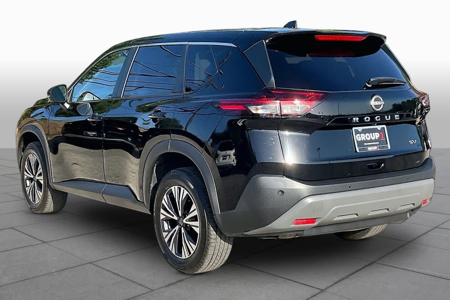 Used 2022 Super Black Nissan SV image 12