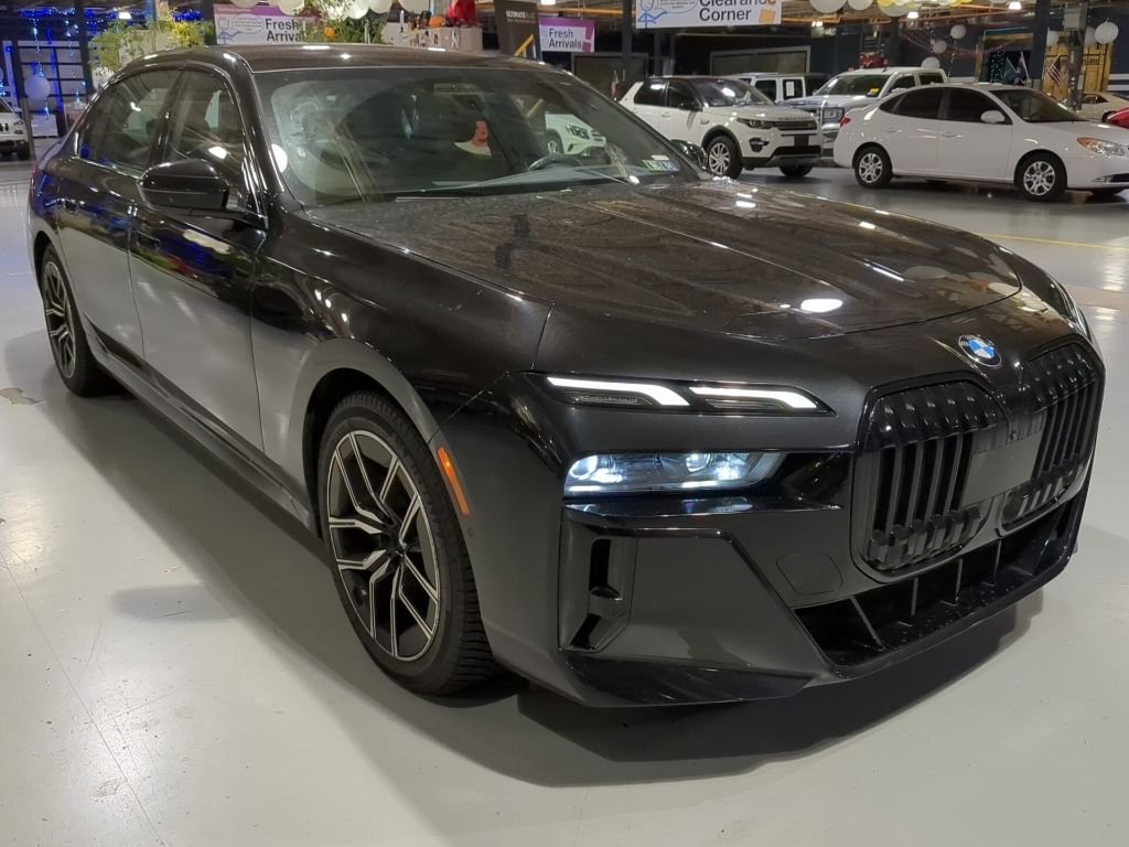 Used 2023 Black BMW 760i xDrive image 5