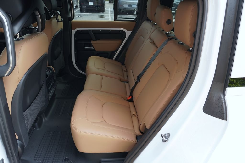 New 2026 Fuji White Land Rover X-Dynamic SE image 27