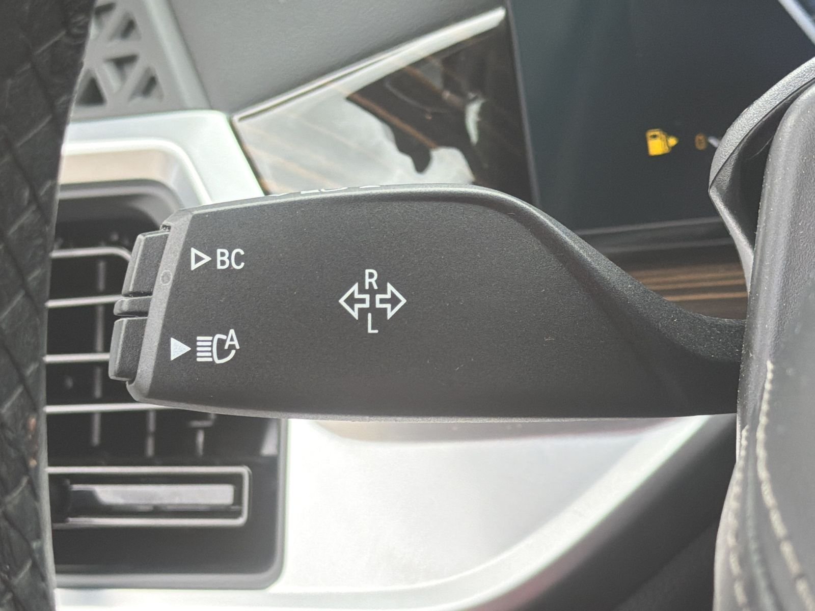 Used 2026 White BMW xDrive40i image 16