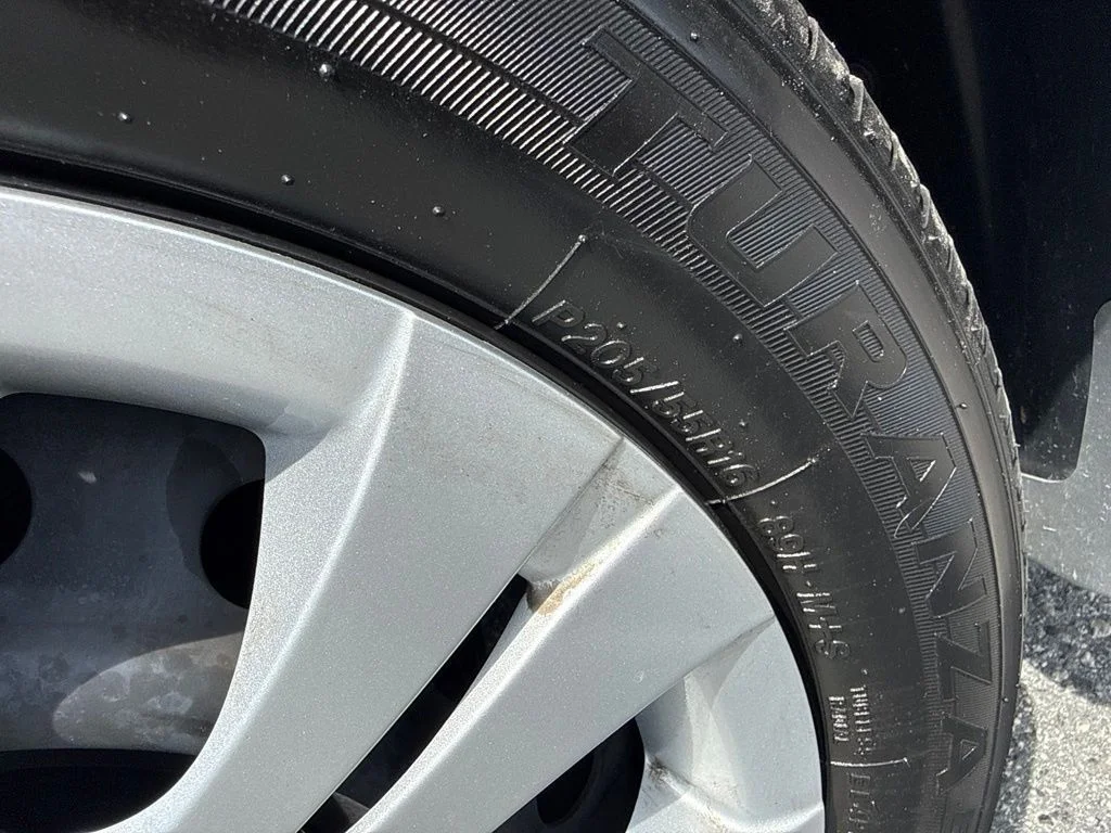 Used 2009 Gray Toyota Base image 16