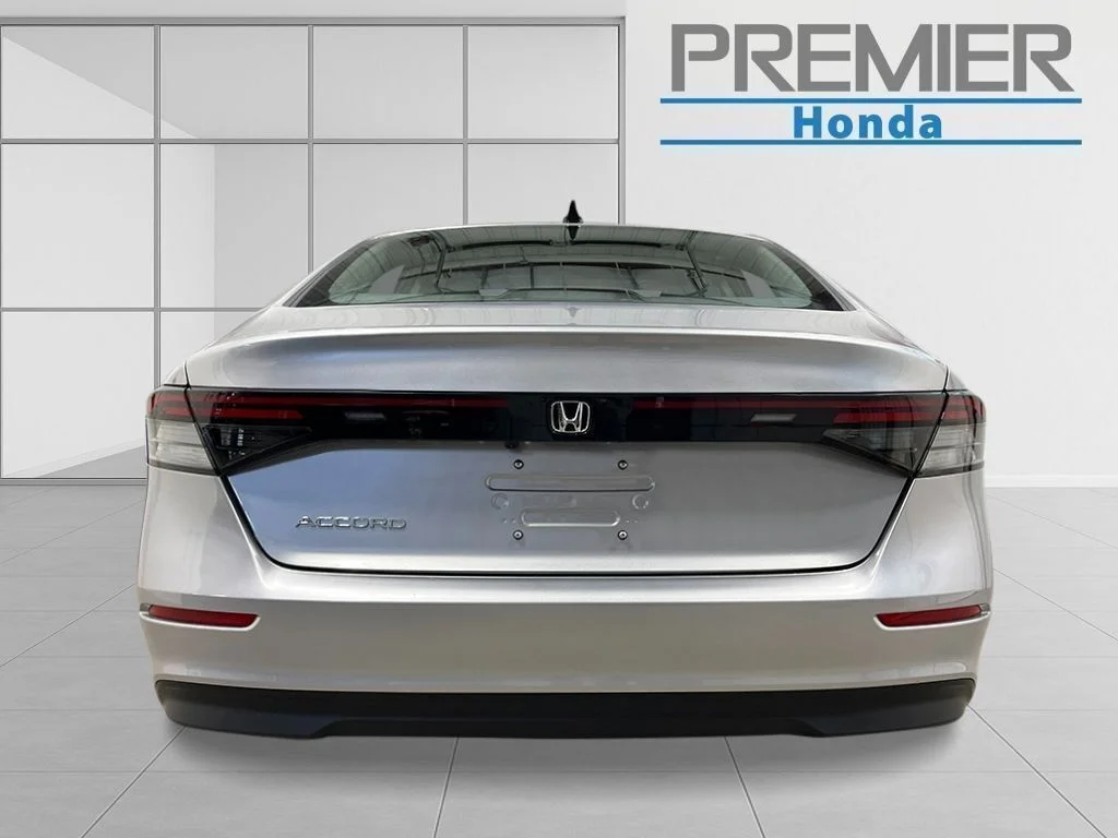 New 2026 Solar Silver Metallic Honda SE image 4