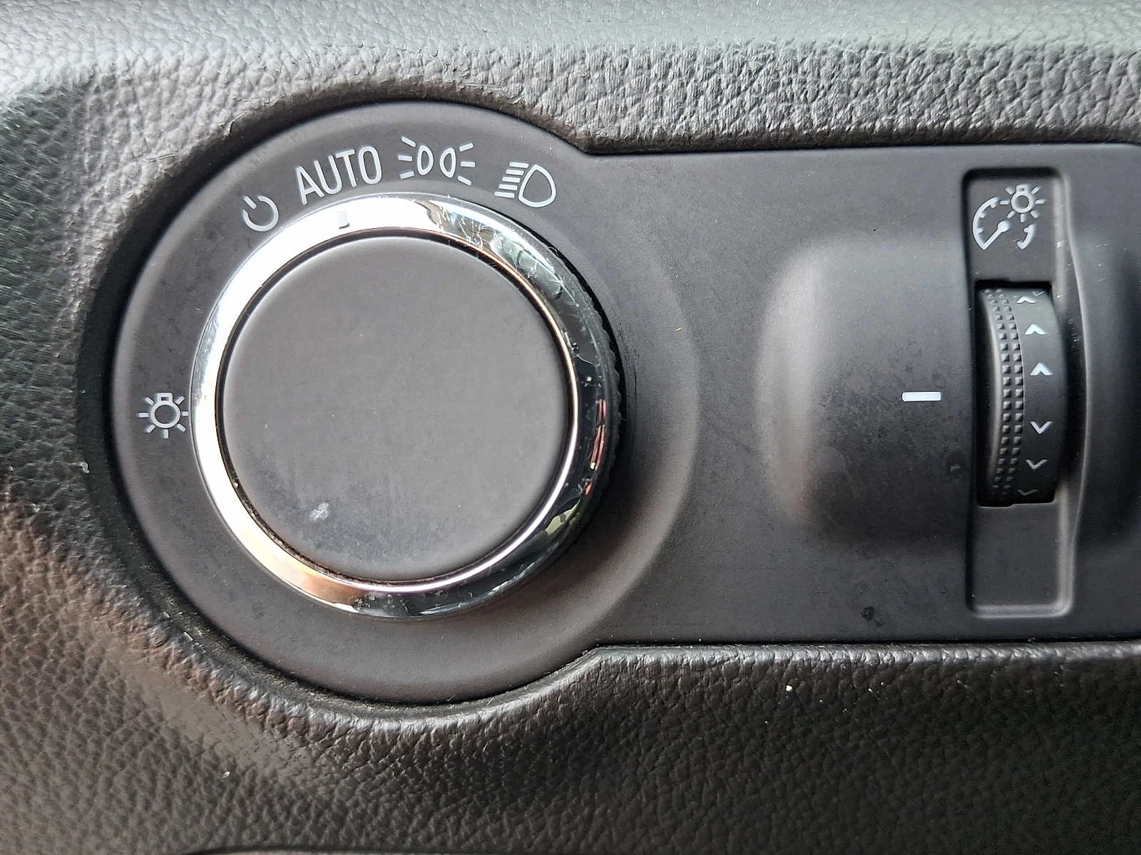 Used 2012 SILVER ICE METALLIC Chevrolet LT w/1LT image 22