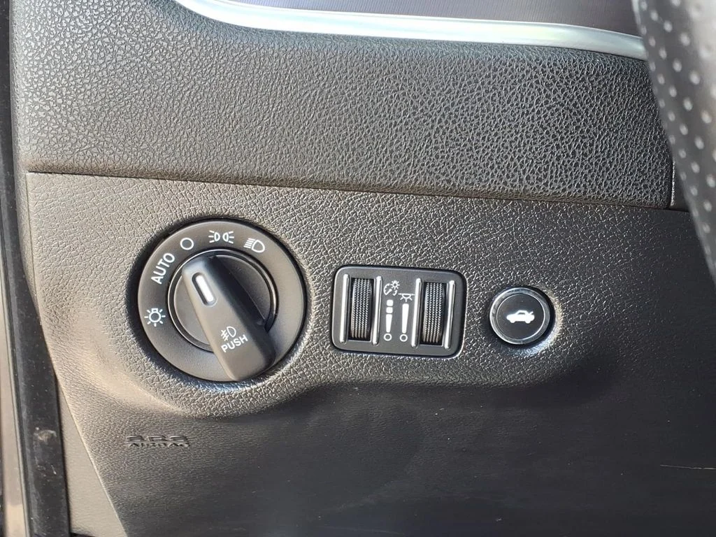 Used 2022 Gray Dodge SXT image 22