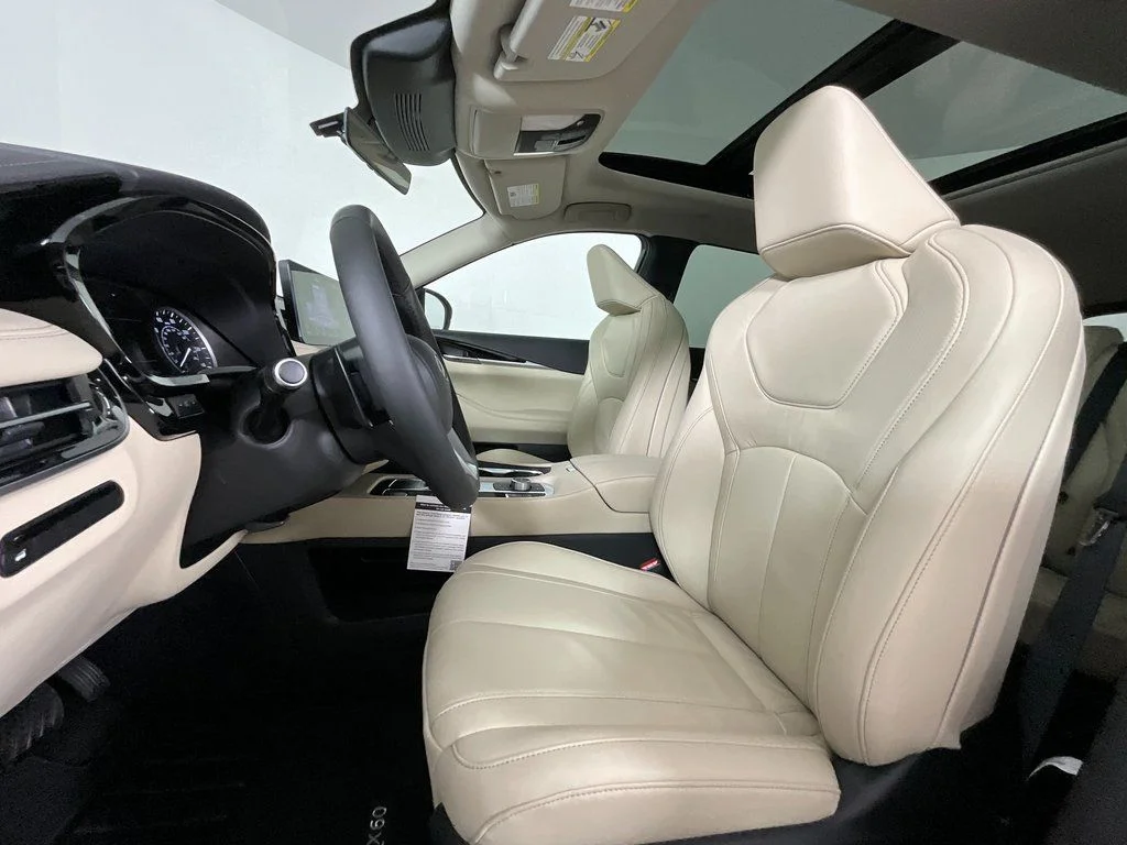 New 2025 White INFINITI Pure FWD image 10