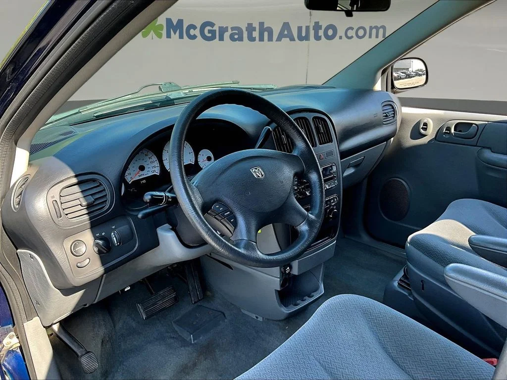 Used 2005 Blue Dodge SE image 16