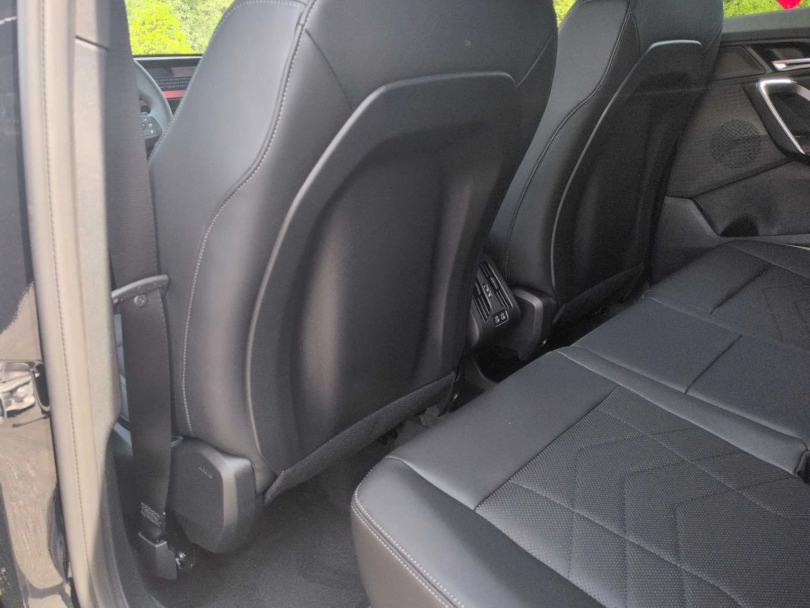 New 2026 Black Sapphire Metallic BMW xDrive28i image 18