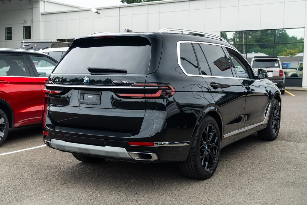 Used 2023 Black BMW xDrive40i image 7