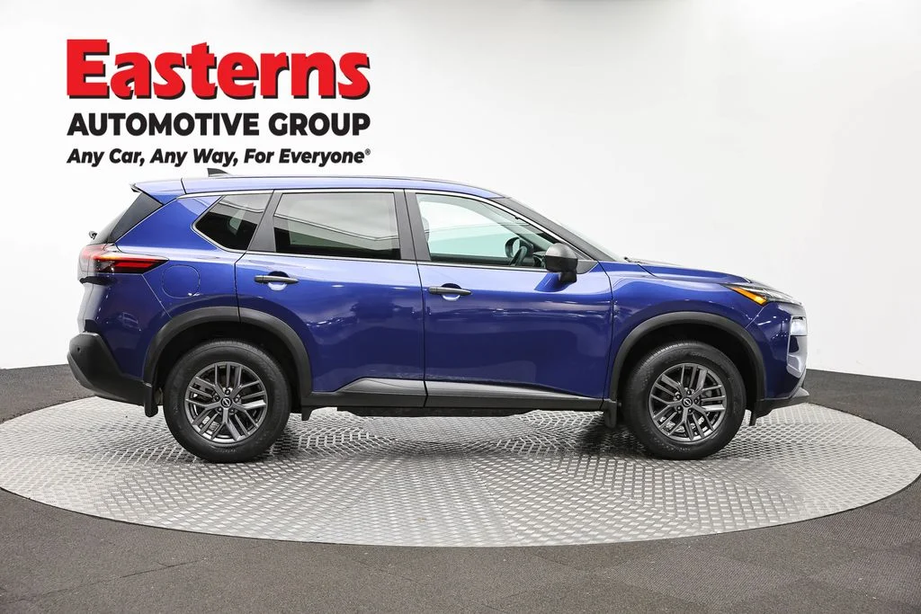 Used 2023 Blue Nissan S image 4