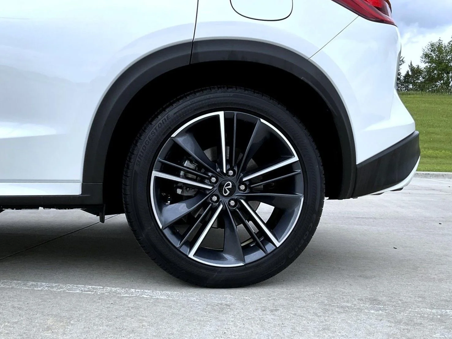 Used 2025 White INFINITI SPORT image 23