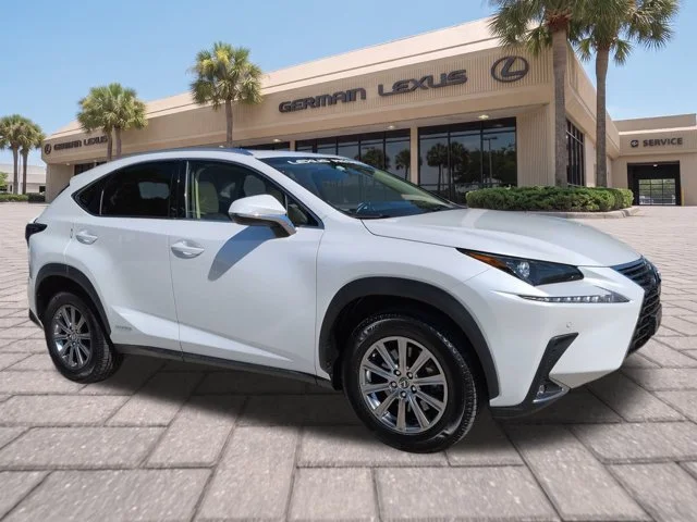 Used 2018 White Lexus 300h image 1