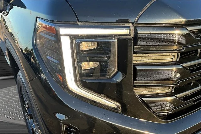 Used 2022 Black GMC Elevation image 32