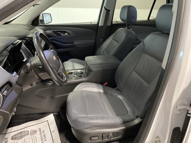 Used 2021 Iridescent Pearl Tricoat Chevrolet Premier image 20