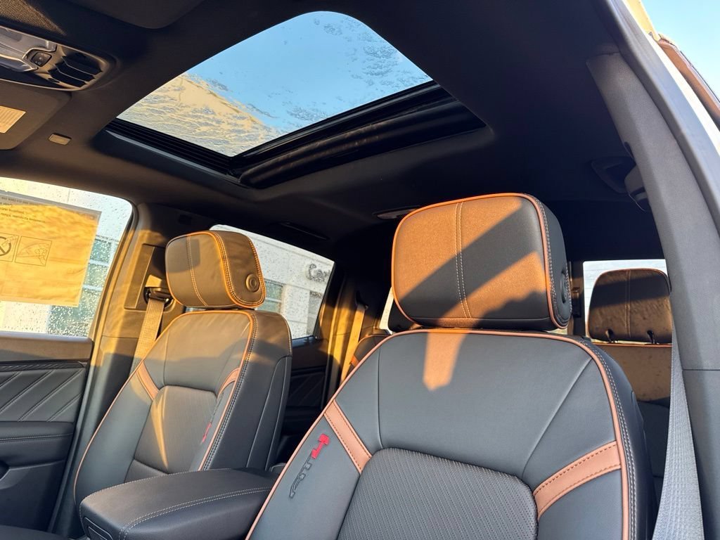 2026 GMC Canyon AT4 - Photo 8