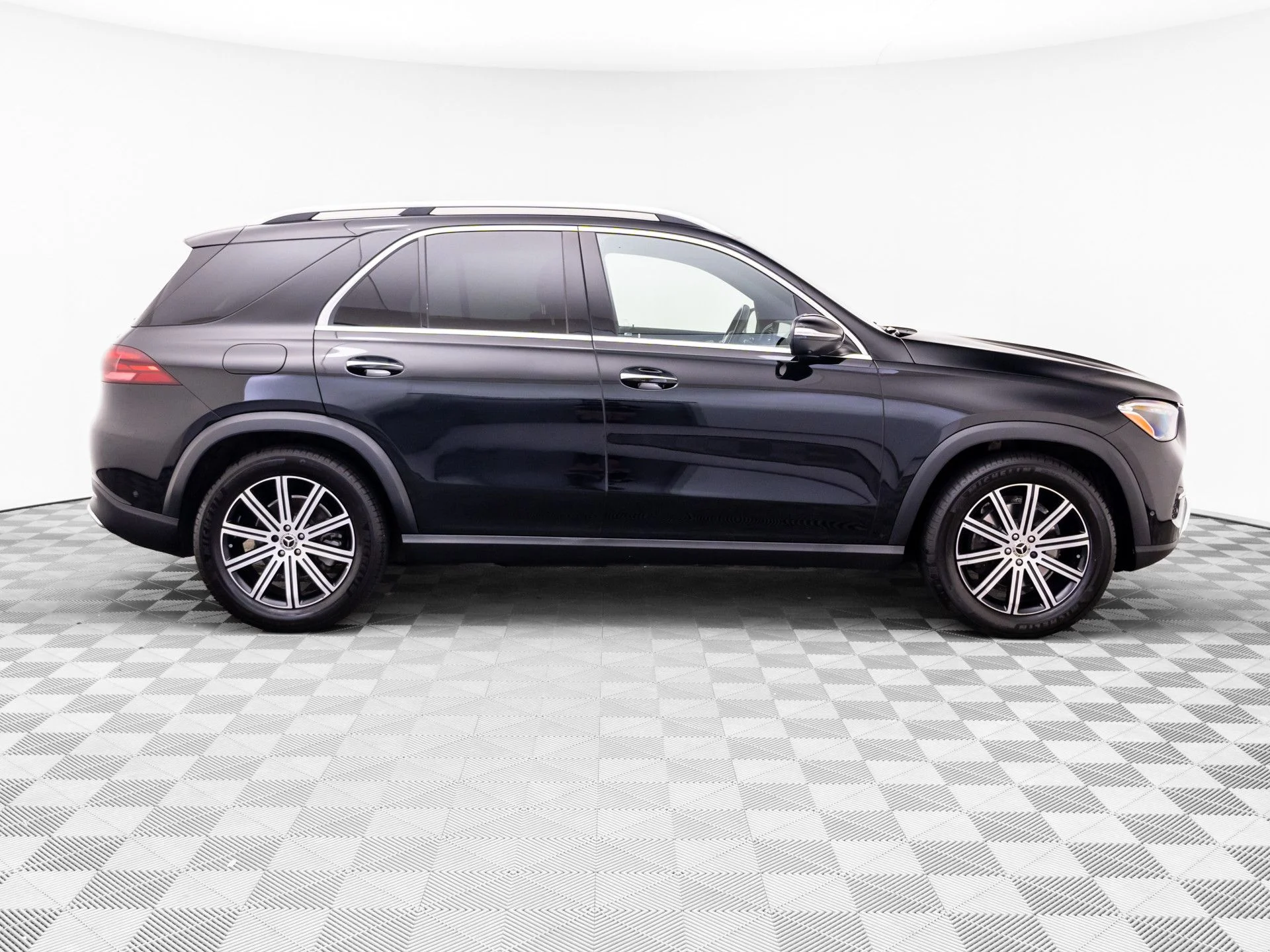 Used 2024 Black Mercedes-Benz GLE 350 image 6