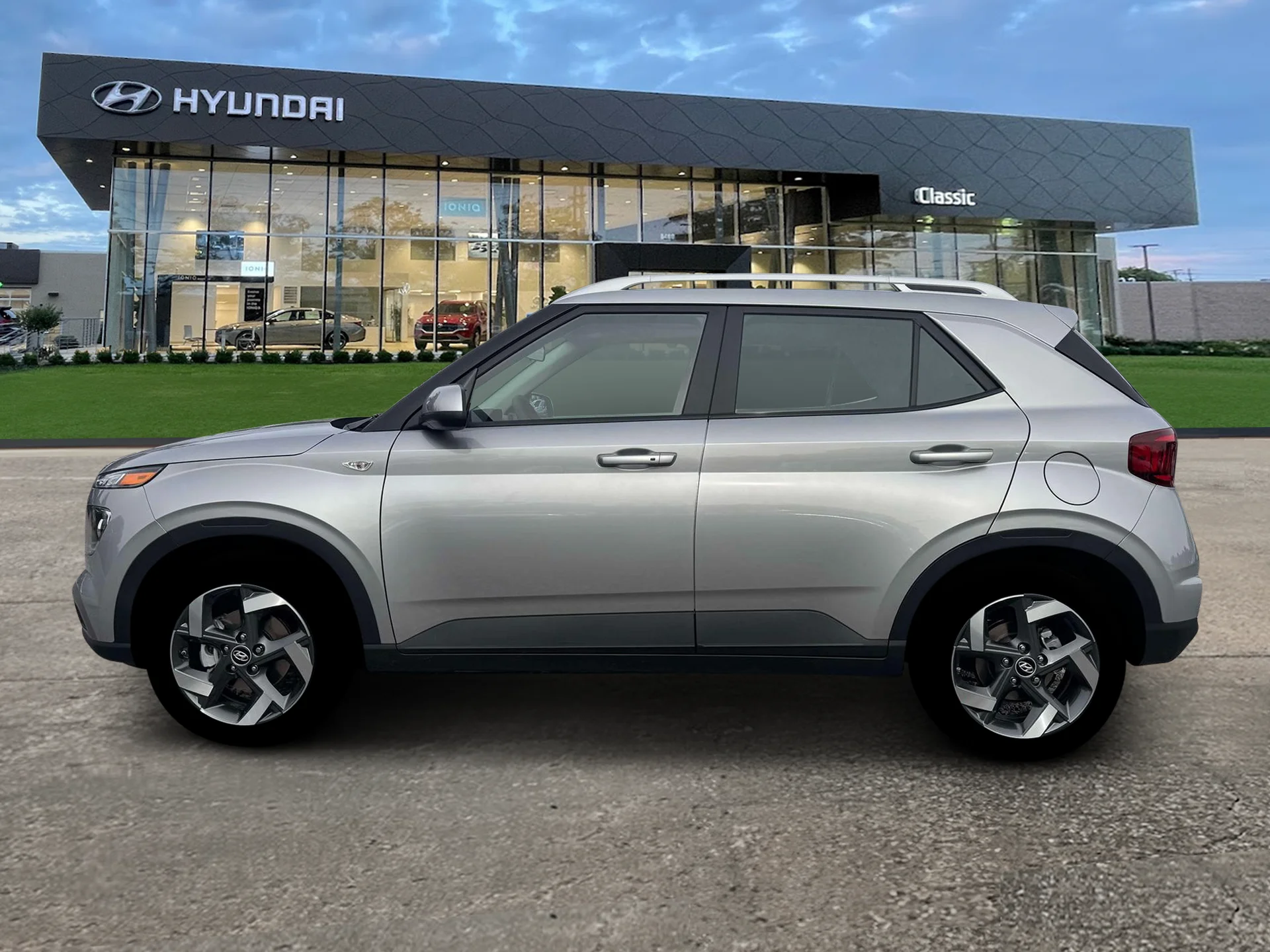 New 2026 Shimmering Silver Hyundai SEL image 3